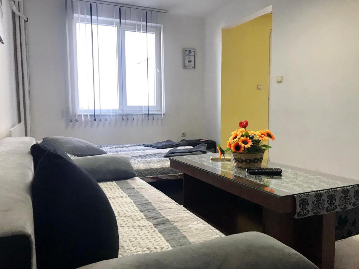 Day And Night Apartment Велико Търново Екстериор снимка
